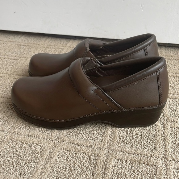 Brown leather LL Bean Professional clogs size 6.5 nursing academia - Picture 1 of 5